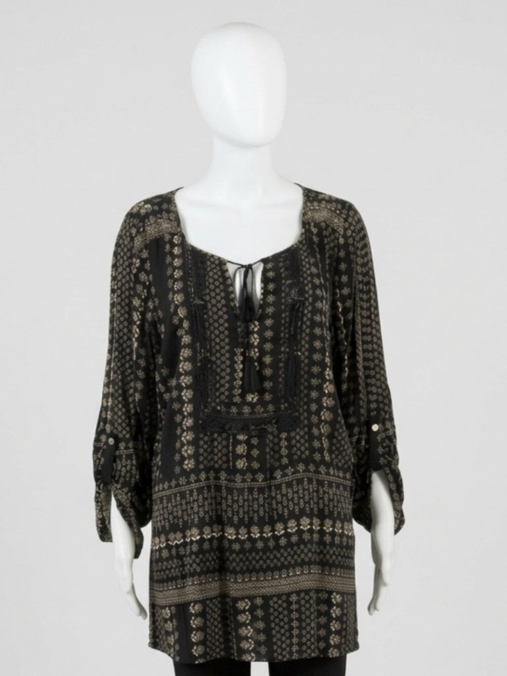 Zac & Rachel Woman black and white patterned blouse